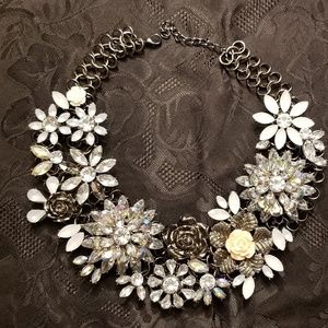 Gorgeous statement necklace